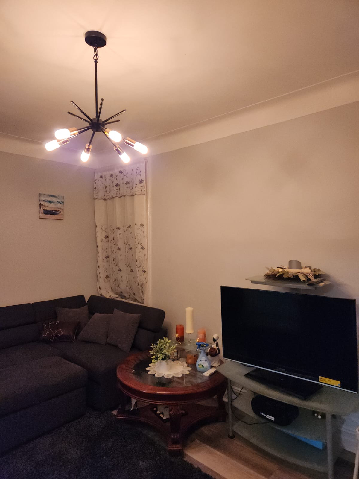 Bright & Spacious  2 beds and 1 bath 2nd Flr apartment - Photo 9