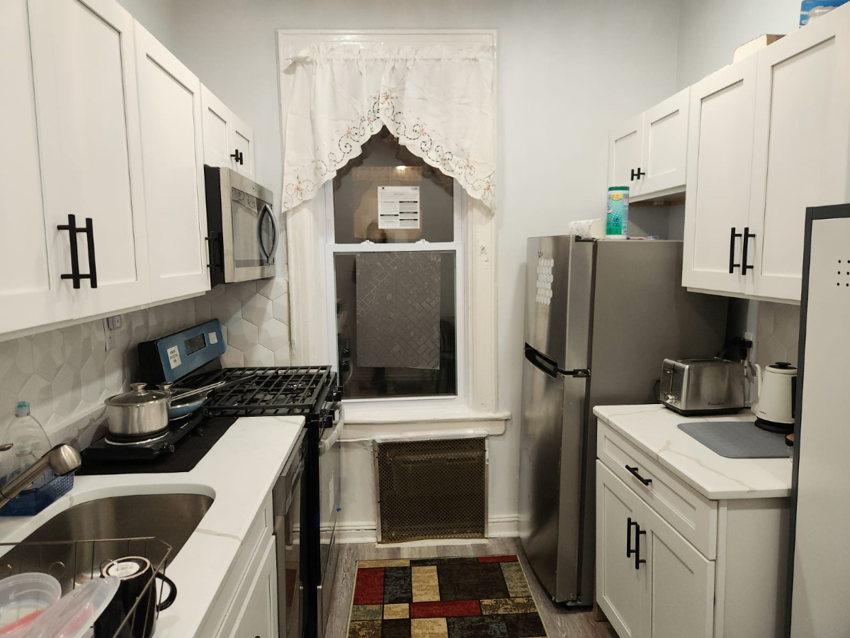 Bright & Spacious  2 beds and 1 bath 2nd Flr apartment - Photo 10