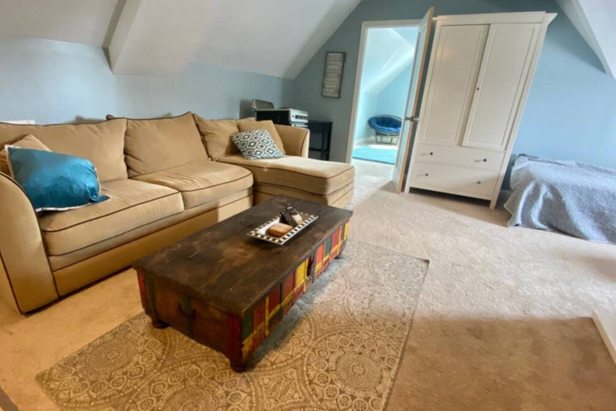 1 Bedroom full bathroom Attic Suite Shared home - Photo 1