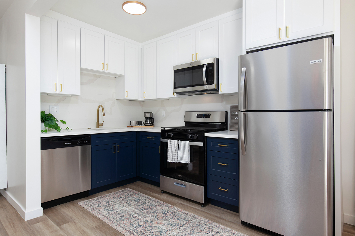 2 Bedroom Ocean Beach Cottage - Remodeled Interior / 2 Blocks from the Beach - Photo 4