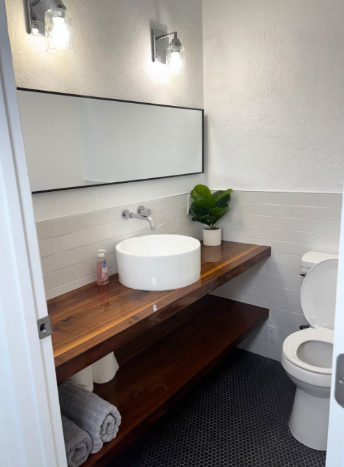 A Taste of Home - Comfortable 3BR with Ensuite Baths, Open Kitchen, Smart TV & Backyard BBQ - Utilit - Photo 11