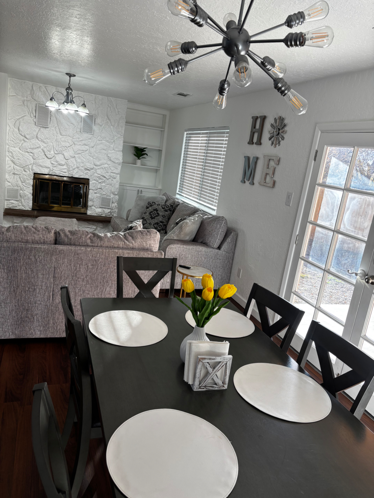 A Taste of Home - Comfortable 3BR with Ensuite Baths, Open Kitchen, Smart TV & Backyard BBQ - Utilit - Photo 2