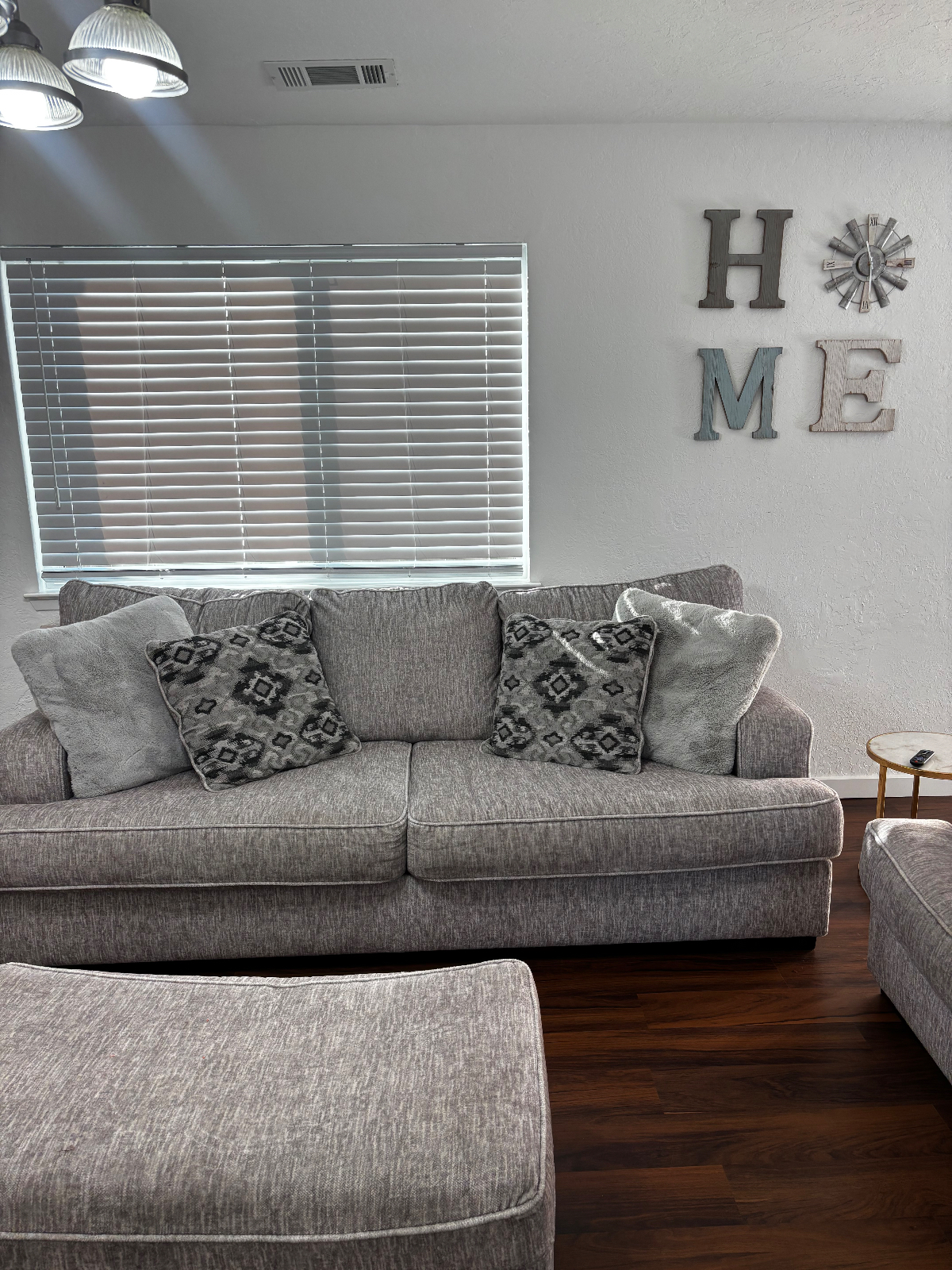 A Taste of Home - Comfortable 3BR with Ensuite Baths, Open Kitchen, Smart TV & Backyard BBQ - Utilit - Photo 6