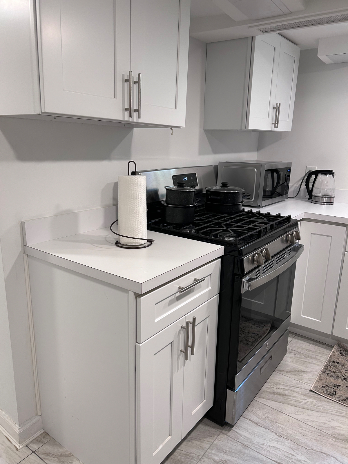 1 bedroom newly renovated, very spacious apartment - Photo 2