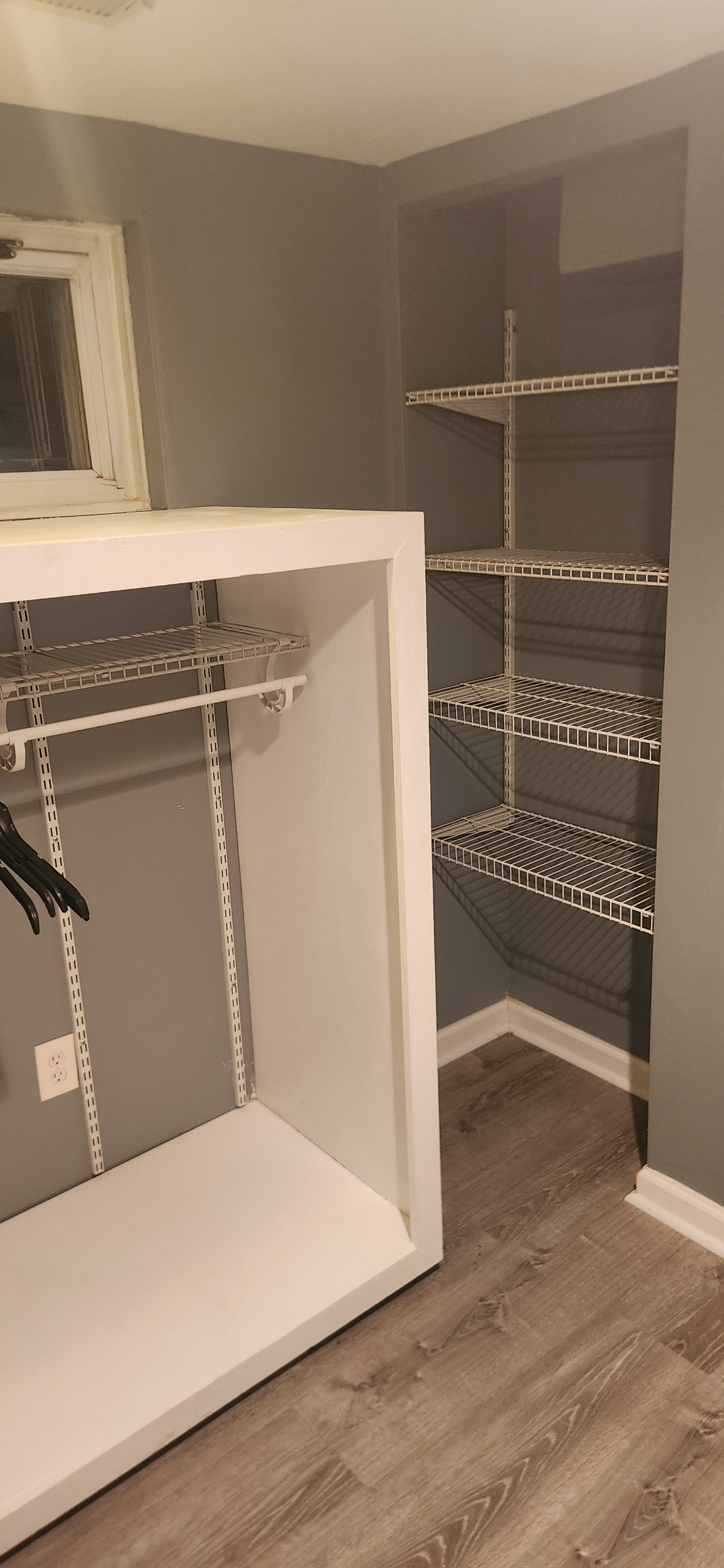 Private Basement Studio with Walk-In Closet, Shared Gourmet Kitchen & All Utilities Included - Photo 6