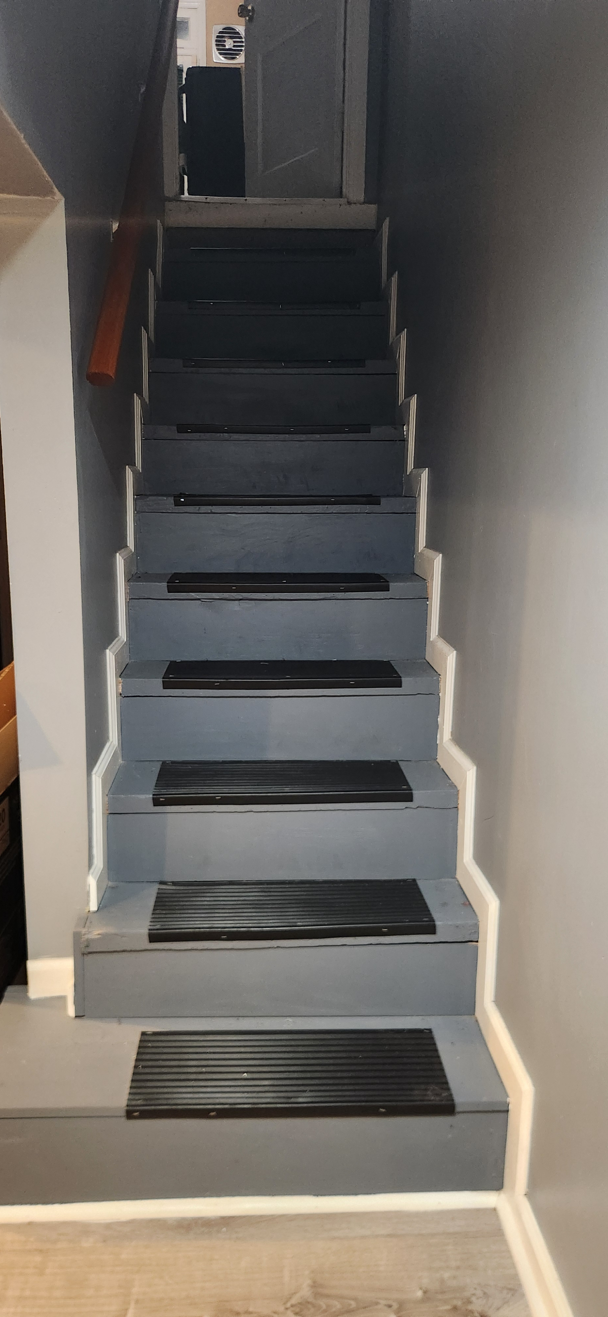 Private Basement Studio with Walk-In Closet, Shared Gourmet Kitchen & All Utilities Included - Photo 7