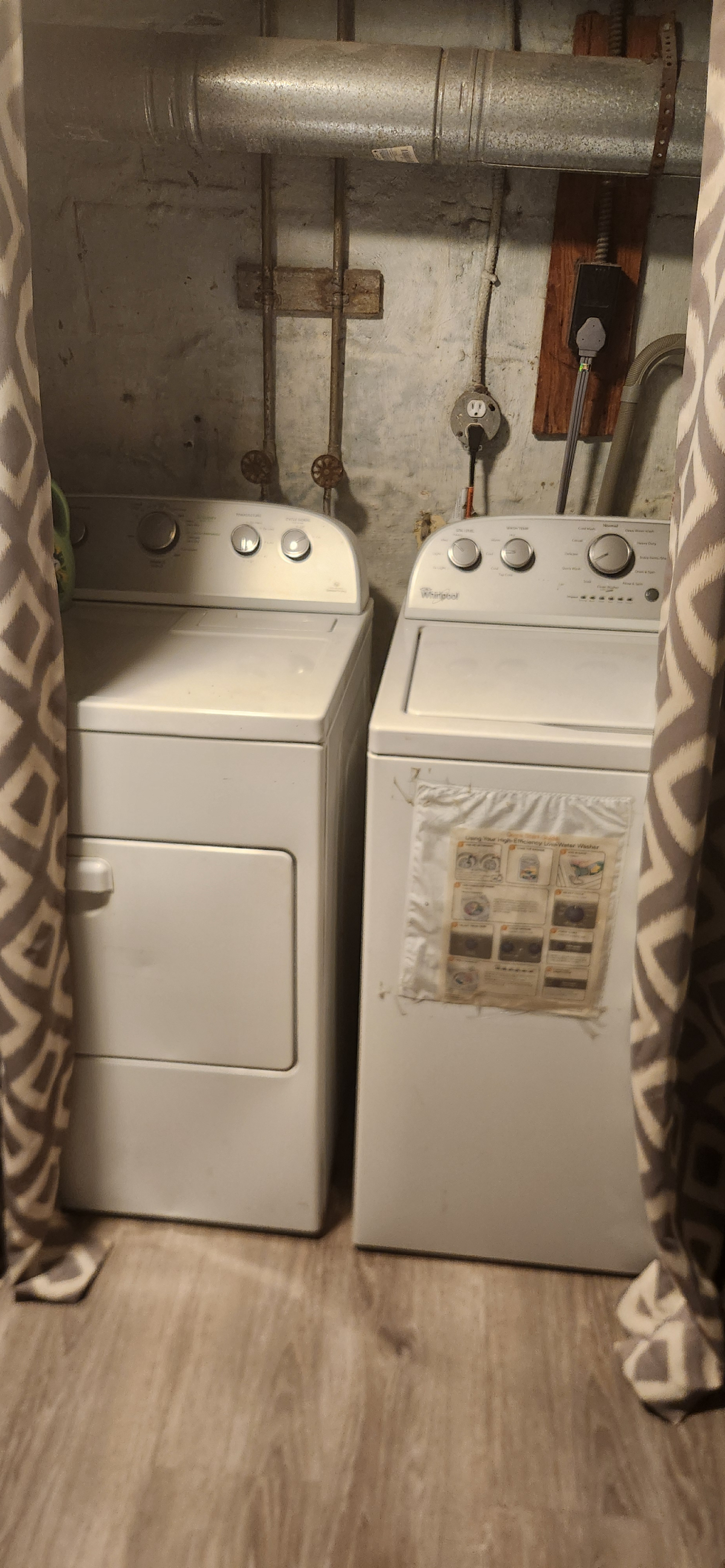 Private Basement Studio with Walk-In Closet, Shared Gourmet Kitchen & All Utilities Included - Photo 8
