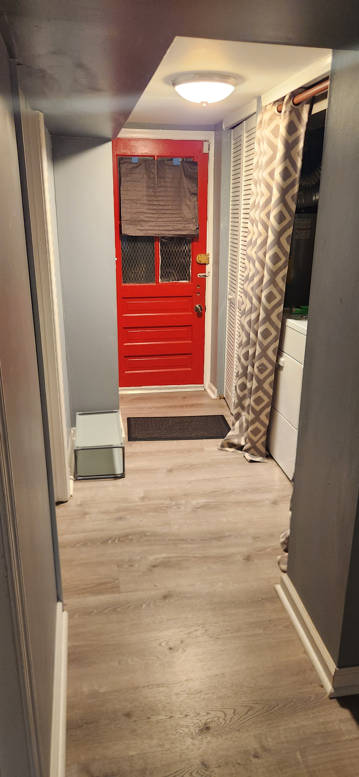 Private Basement Studio with Walk-In Closet, Shared Gourmet Kitchen & All Utilities Included - Photo 10