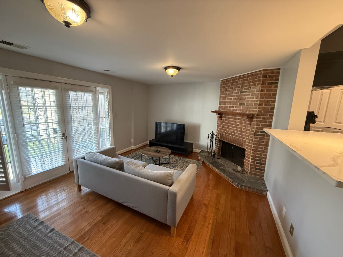 Cozy Basement with a private Entrance - Photo 4