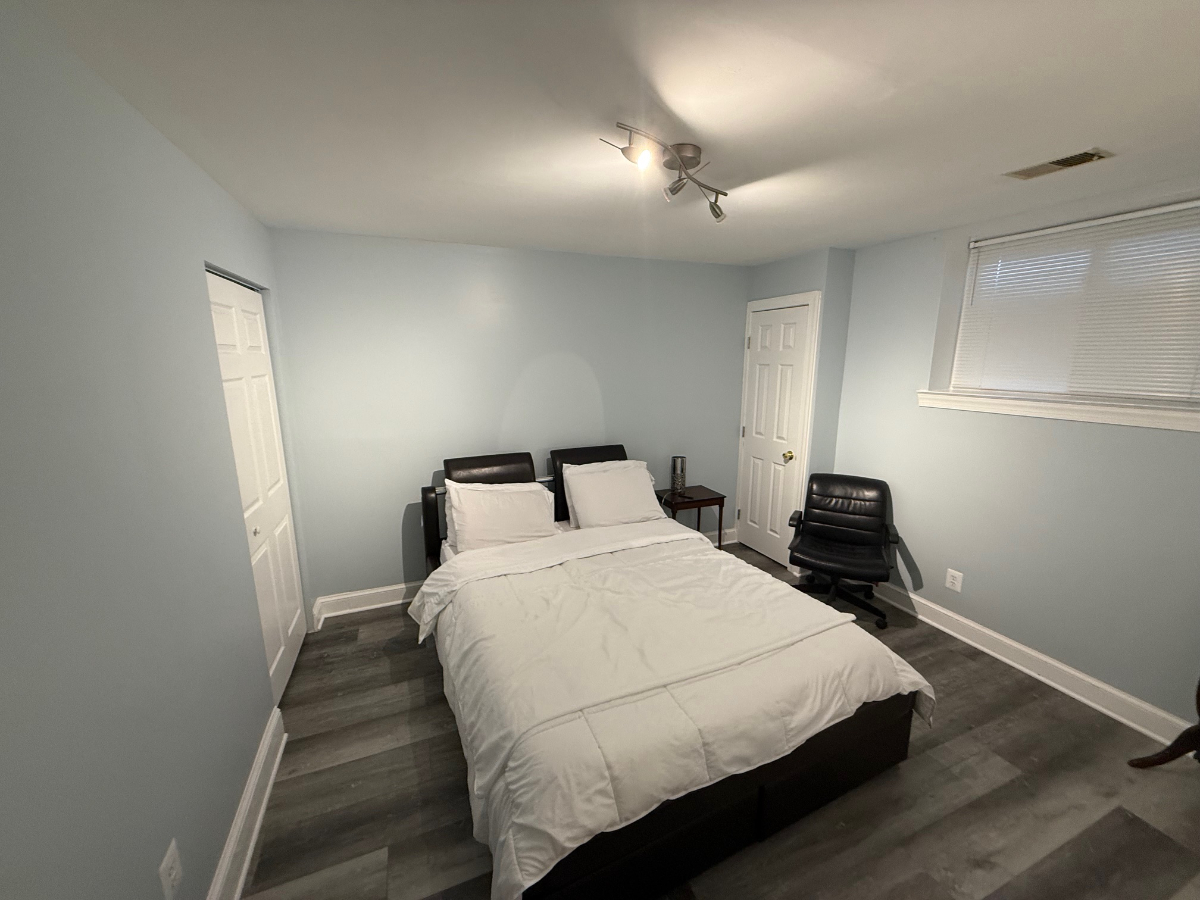 Cozy Basement with a private Entrance - Photo 7