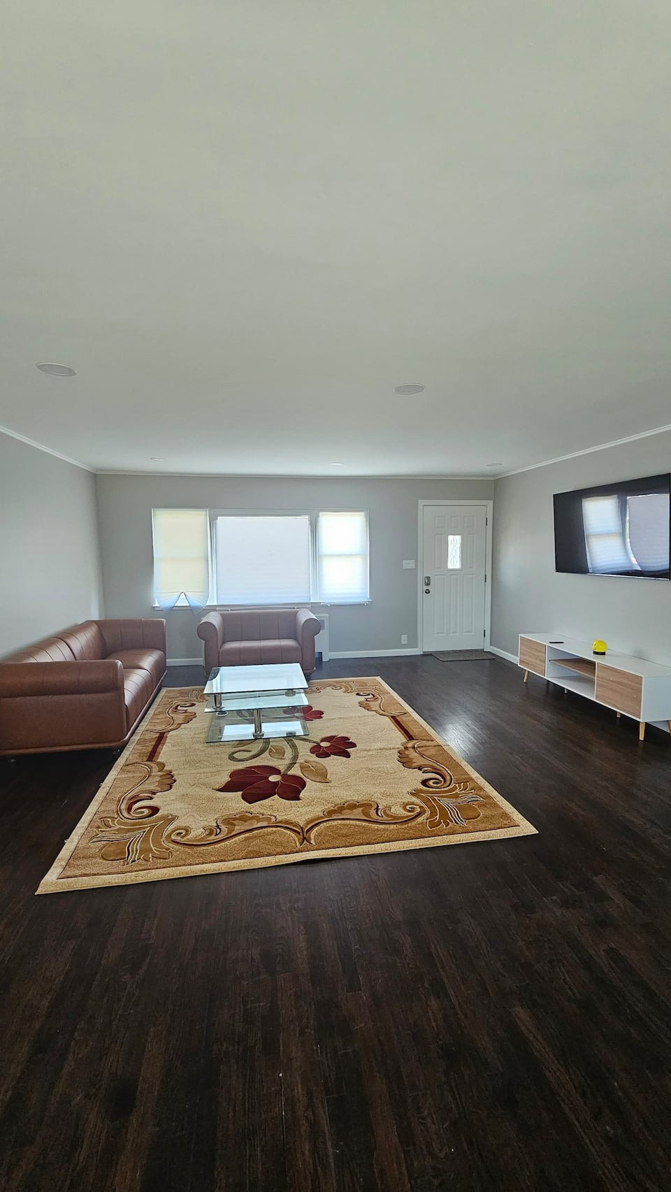 Comfortable, Fully Equipped 3-BR Home in Hicksville - Pet Friendly w/ Parking and Great Location - Photo 1