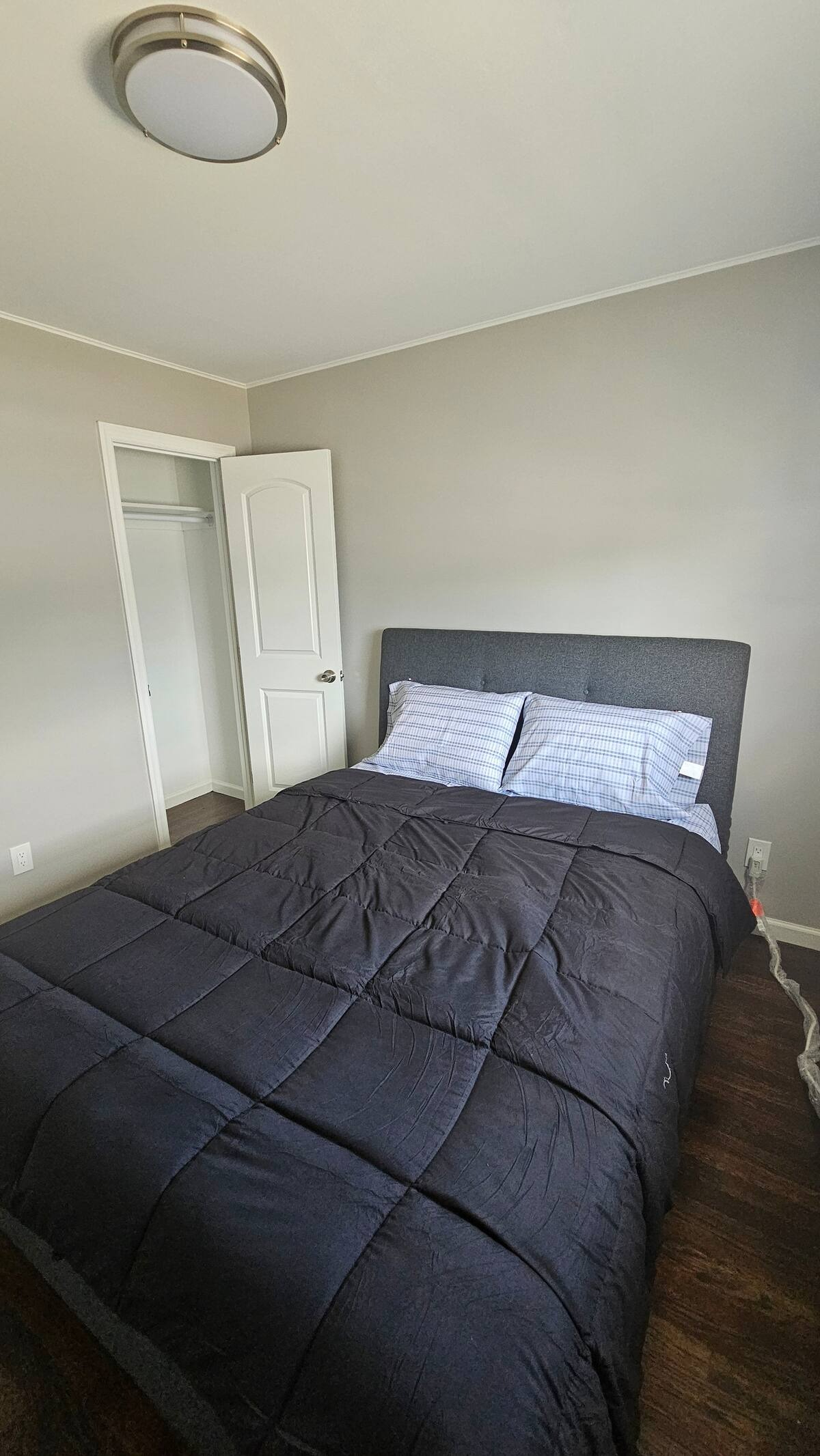 Comfortable, Fully Equipped 3-BR Home in Hicksville - Pet Friendly w/ Parking and Great Location - Photo 7