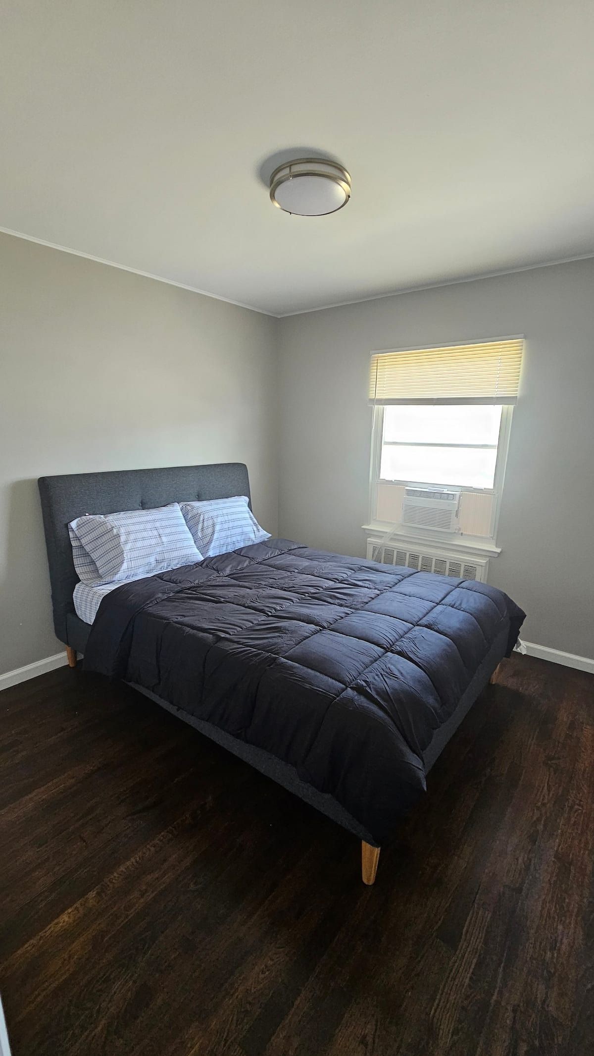 Comfortable, Fully Equipped 3-BR Home in Hicksville - Pet Friendly w/ Parking and Great Location - Photo 8