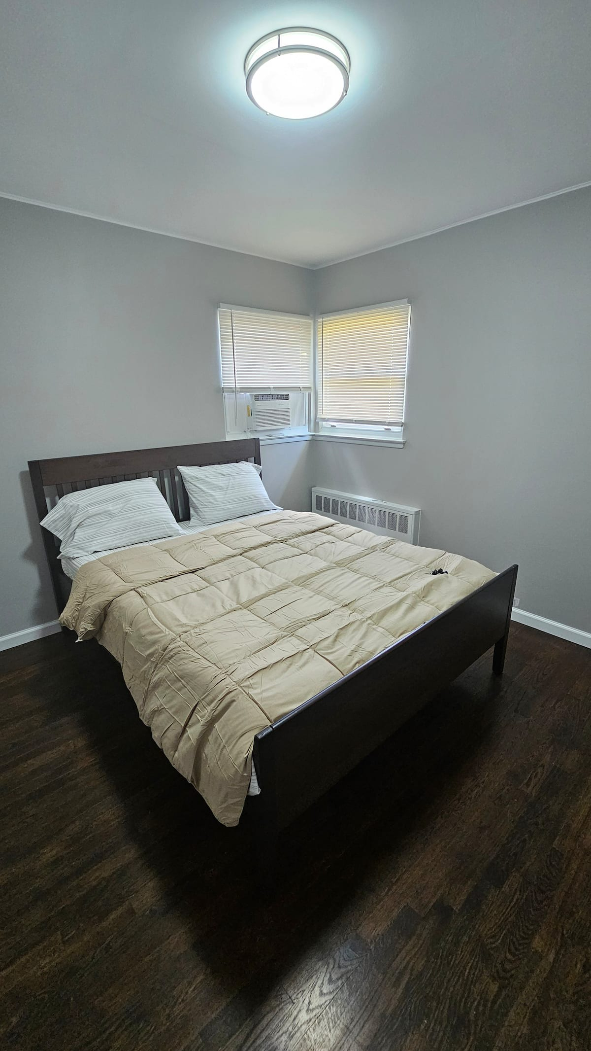 Comfortable, Fully Equipped 3-BR Home in Hicksville - Pet Friendly w/ Parking and Great Location - Photo 6