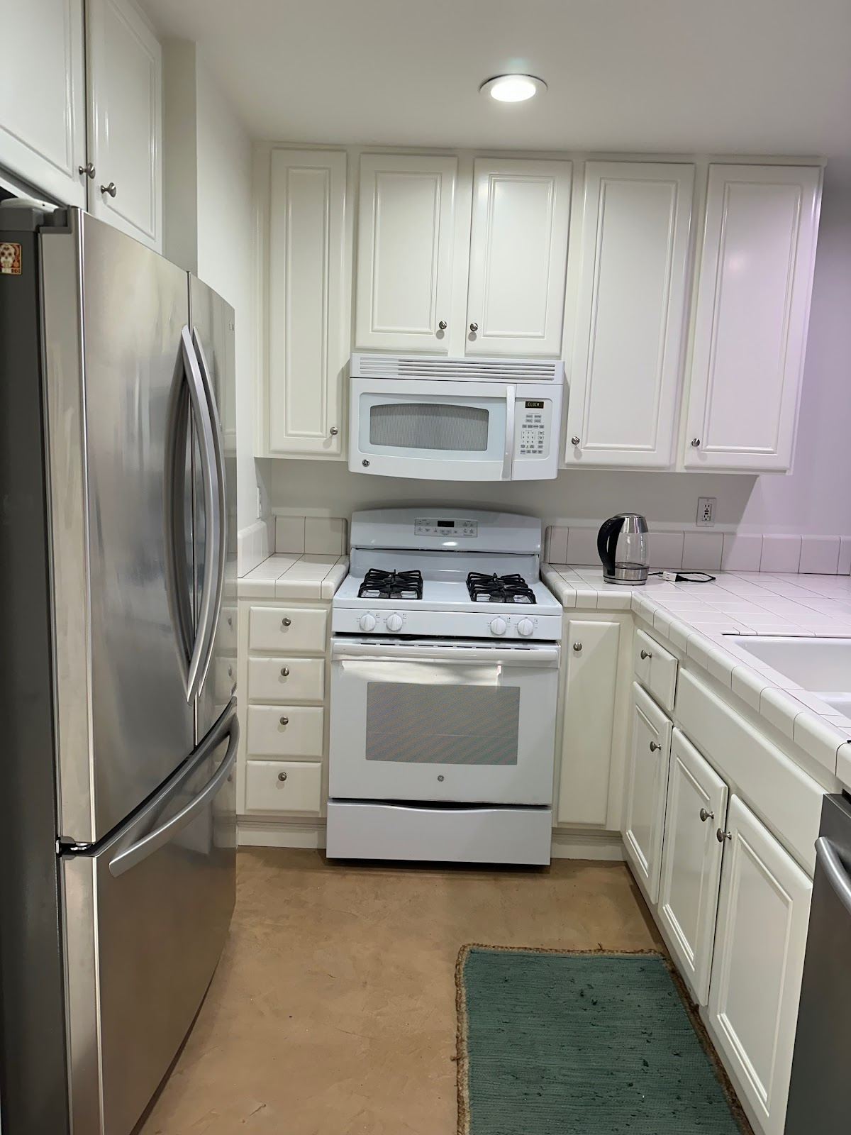 Bright, Fully-Furnished 2-Bedroom Condo in Prime Goleta Location - Utilities Included - Photo 4