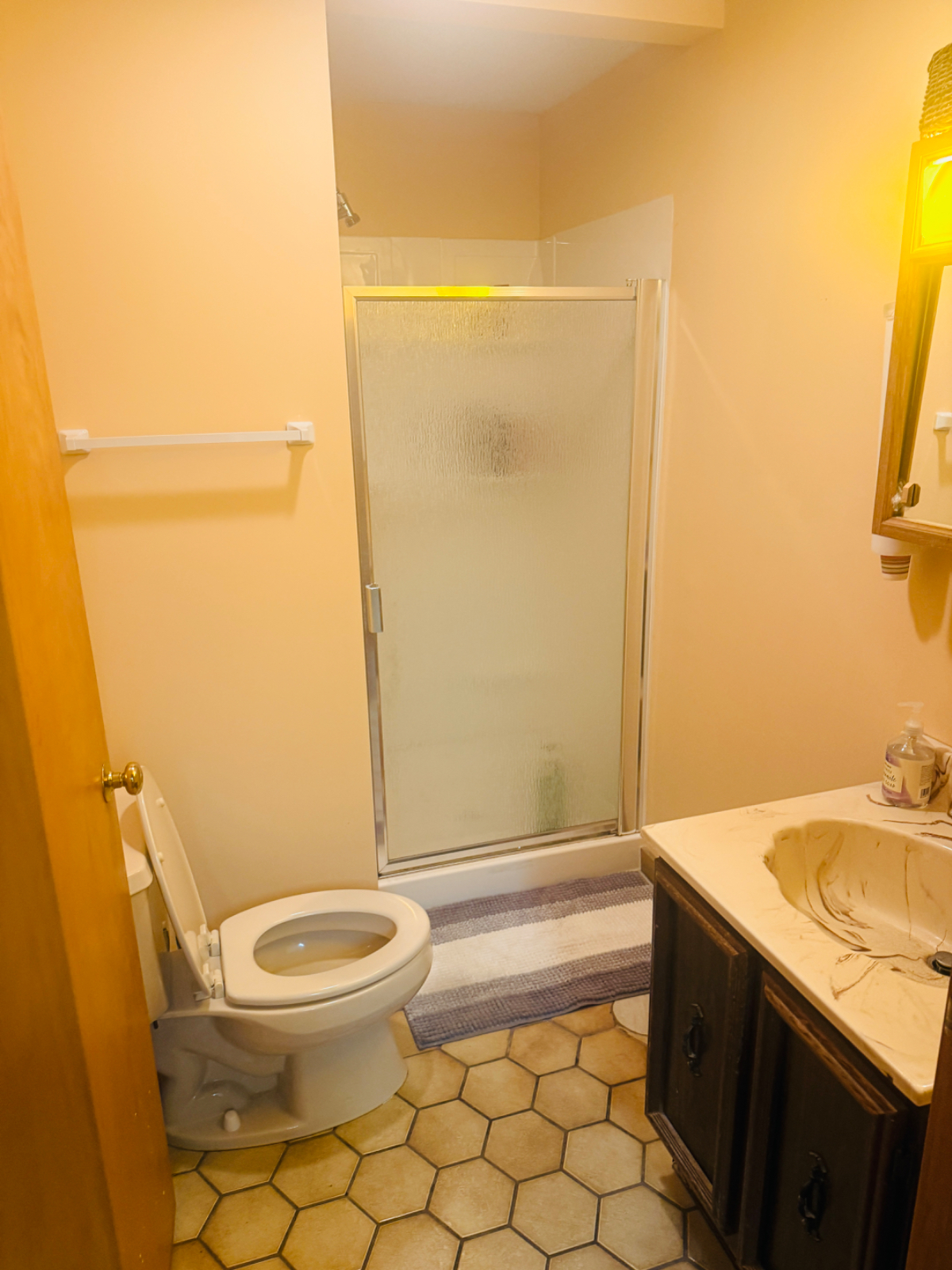Nice, convenient 1 bedroom walking distance to everything - Photo 2
