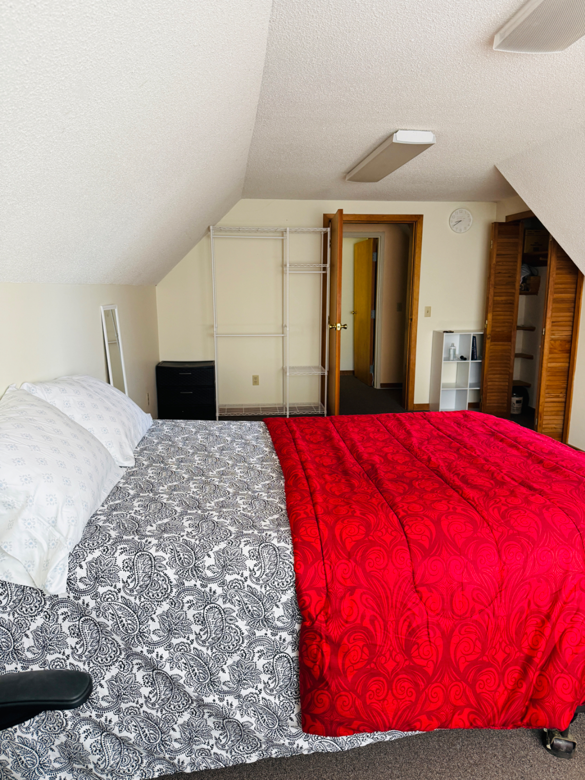 Nice, convenient 1 bedroom walking distance to everything - Photo 3