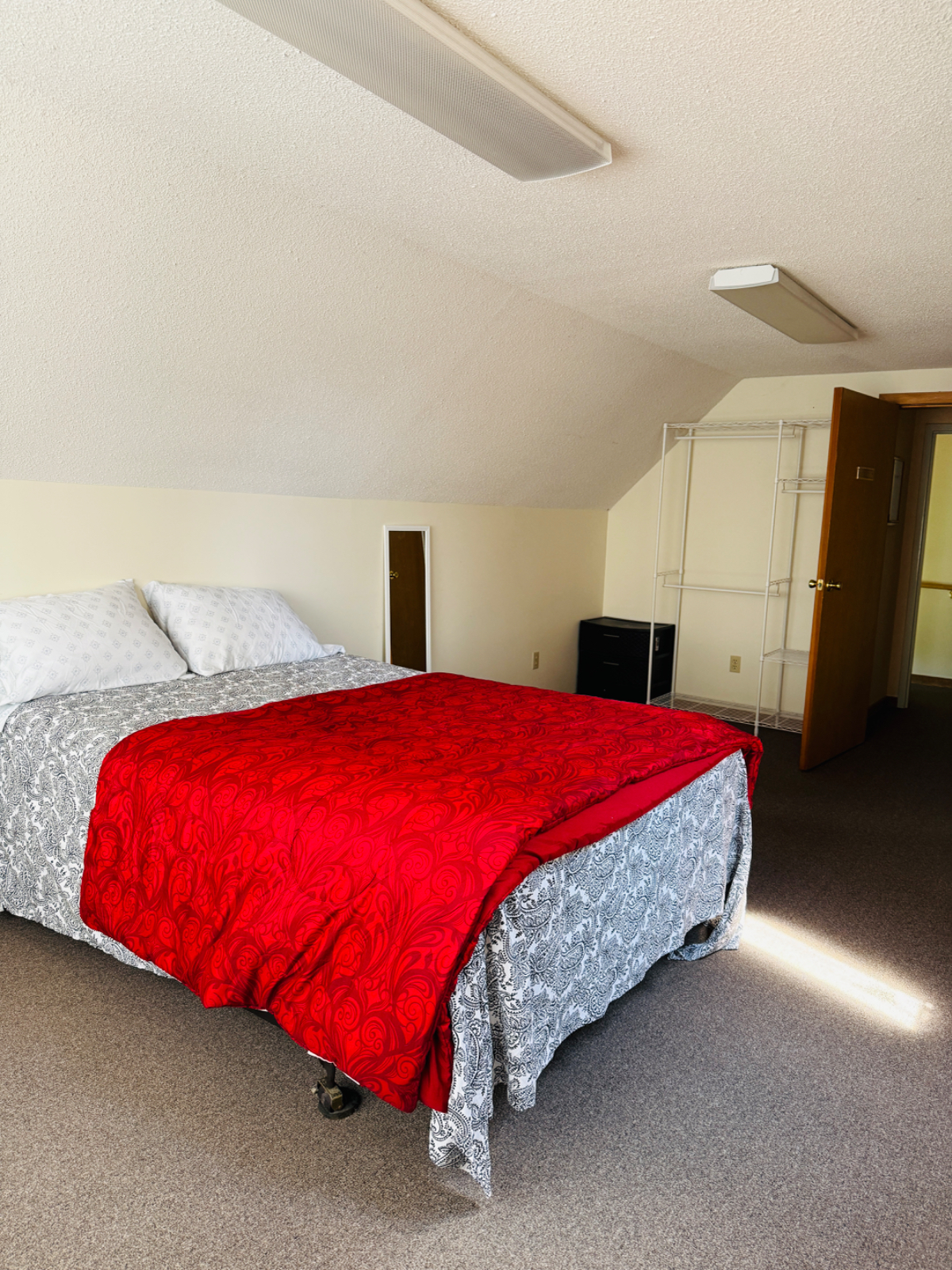 Nice, convenient 1 bedroom walking distance to everything - Photo 5