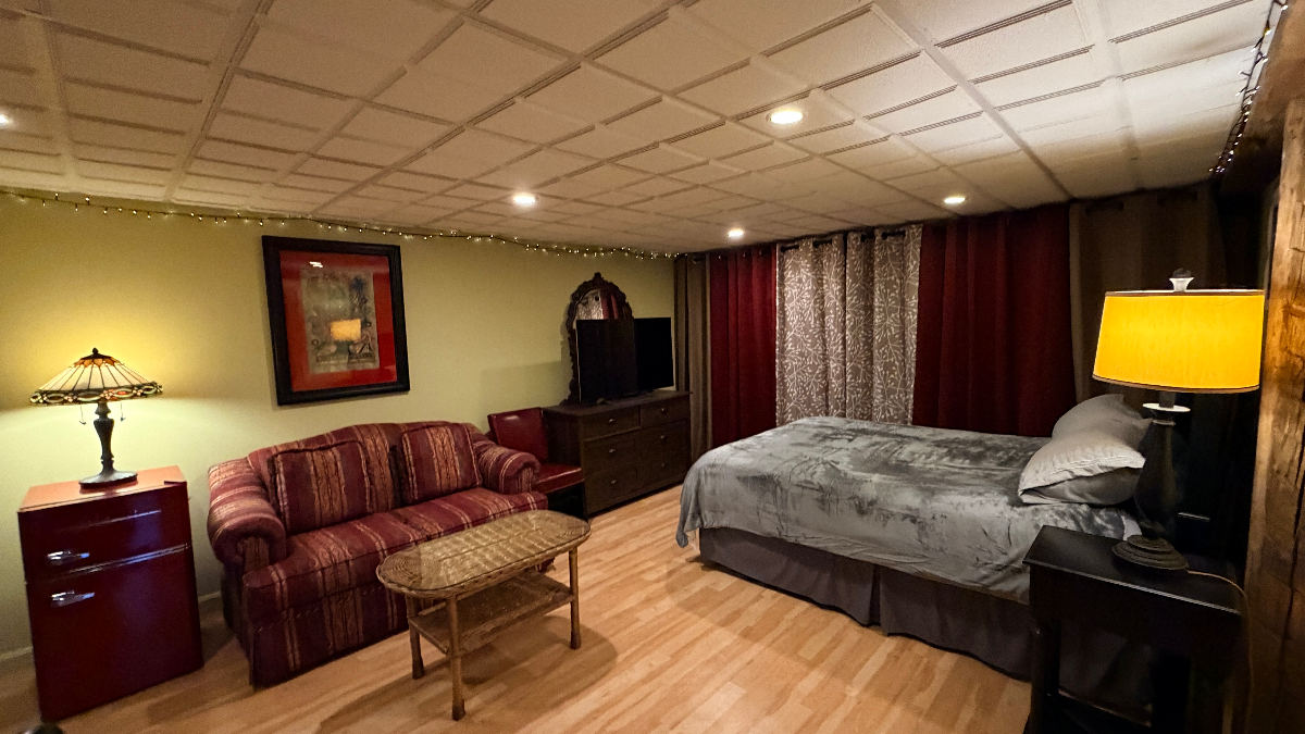 The Unpack and Exhale Room - Clean Quiet Safe Comfortable for Travelling Professionals - Photo 1