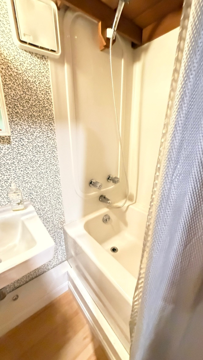 The Unpack and Exhale Room - Clean Quiet Safe Comfortable for Travelling Professionals - Photo 10