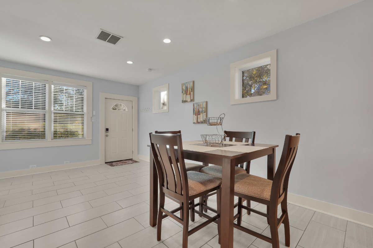 Less than 2 miles away from Memorial Health University Medical Center and St. Joseph's/Candler Hospi - Photo 3