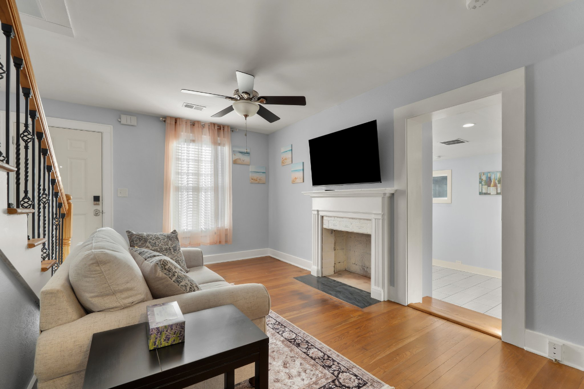Less than 2 miles away from Memorial Health University Medical Center and St. Joseph's/Candler Hospi - Photo 6