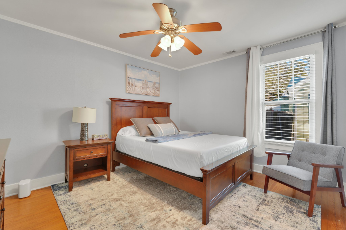 Less than 2 miles away from Memorial Health University Medical Center and St. Joseph's/Candler Hospi - Photo 10
