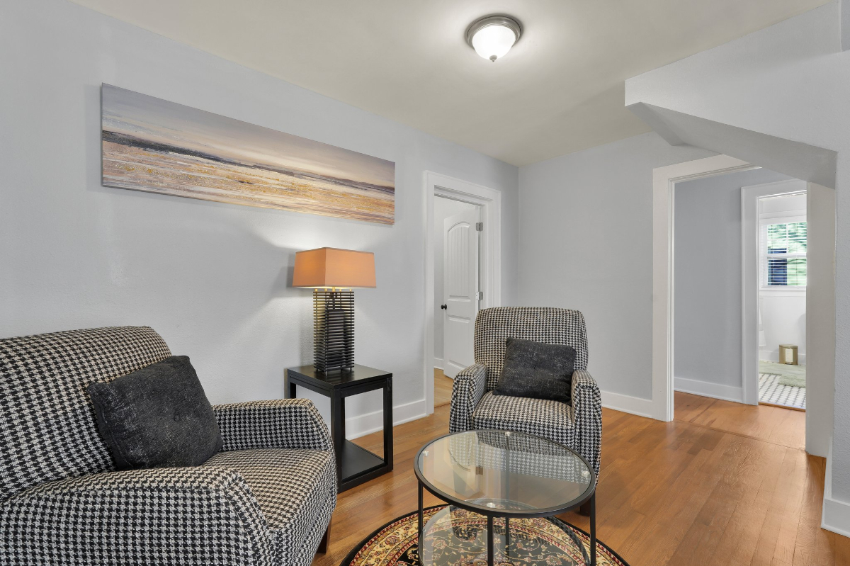 Less than 2 miles away from Memorial Health University Medical Center and St. Joseph's/Candler Hospi - Photo 7