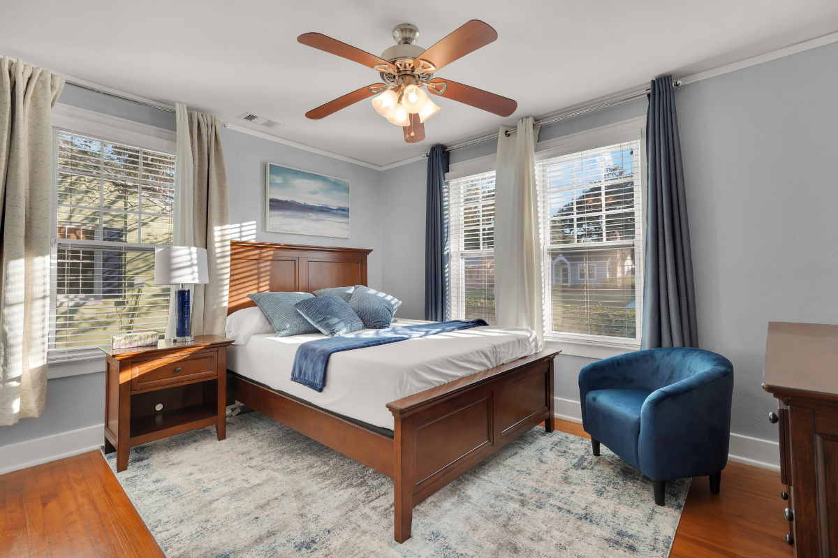 Less than 2 miles away from Memorial Health University Medical Center and St. Joseph's/Candler Hospi - Photo 12