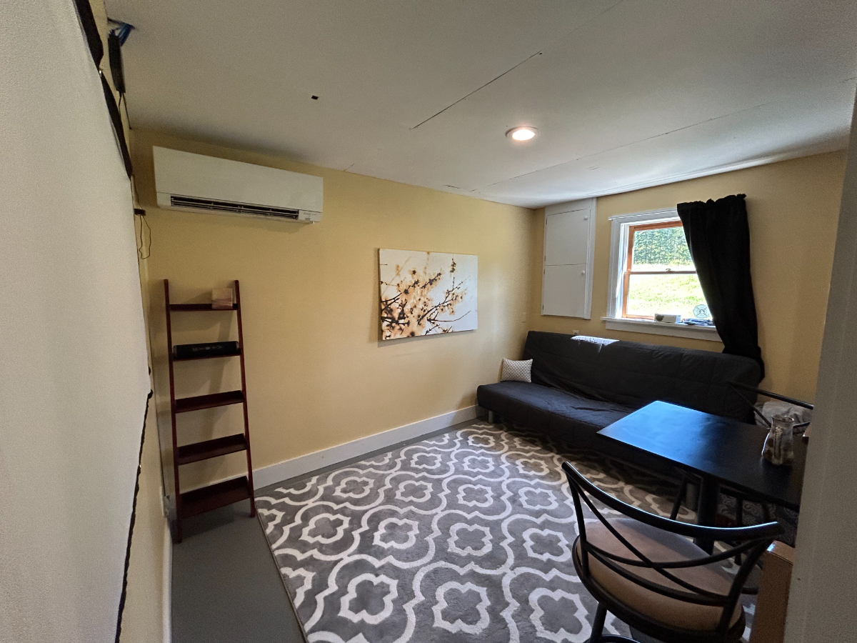 Cute 2 Bedroom Apt. 10 Mins from Porter - Photo 11