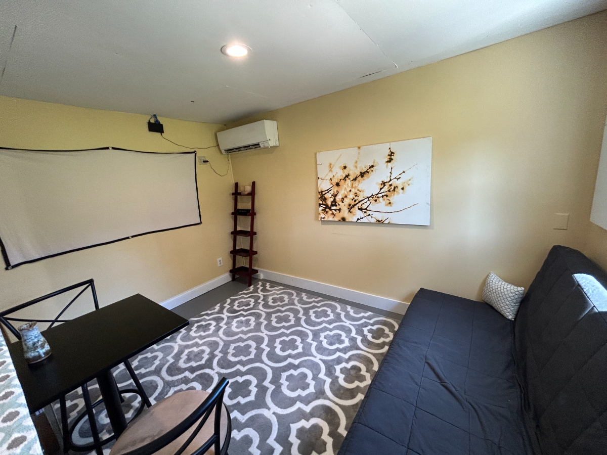 Cute 2 Bedroom Apt. 10 Mins from Porter - Photo 10