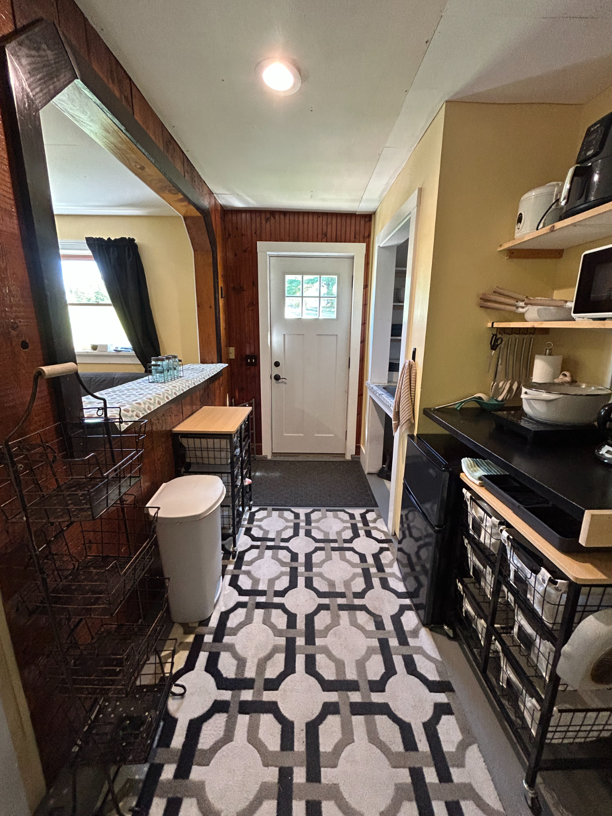 Cute 2 Bedroom Apt. 10 Mins from Porter - Photo 6