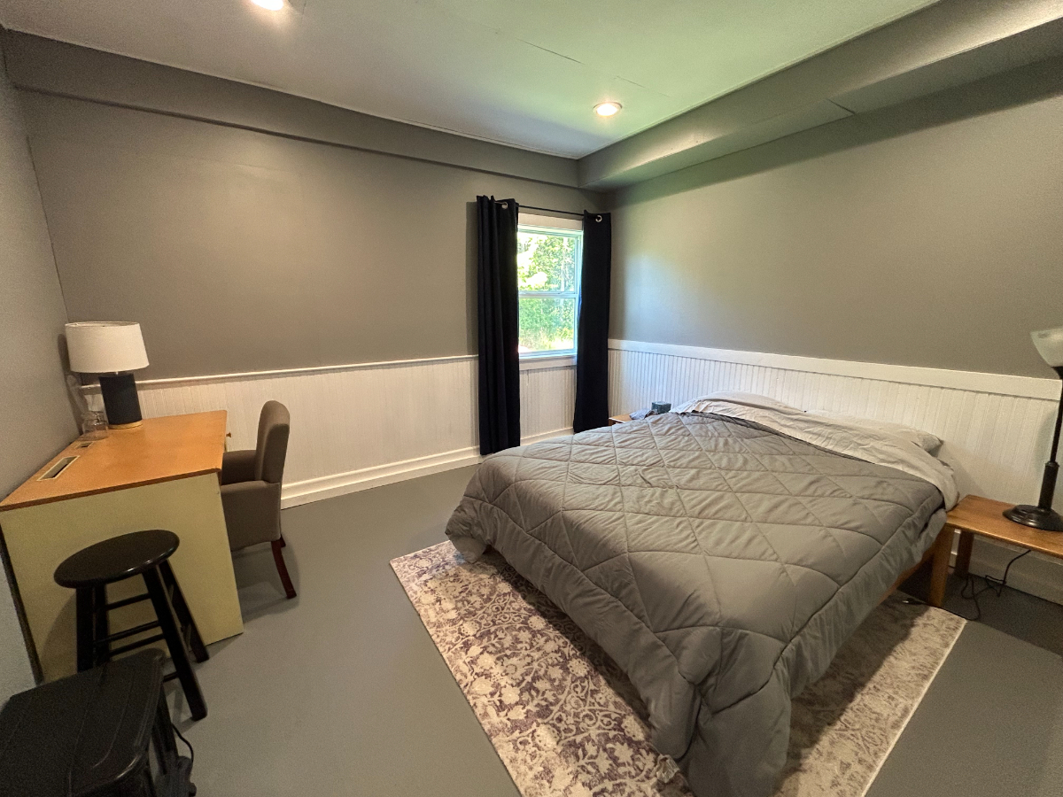 Cute 2 Bedroom Apt. 10 Mins from Porter - Photo 2
