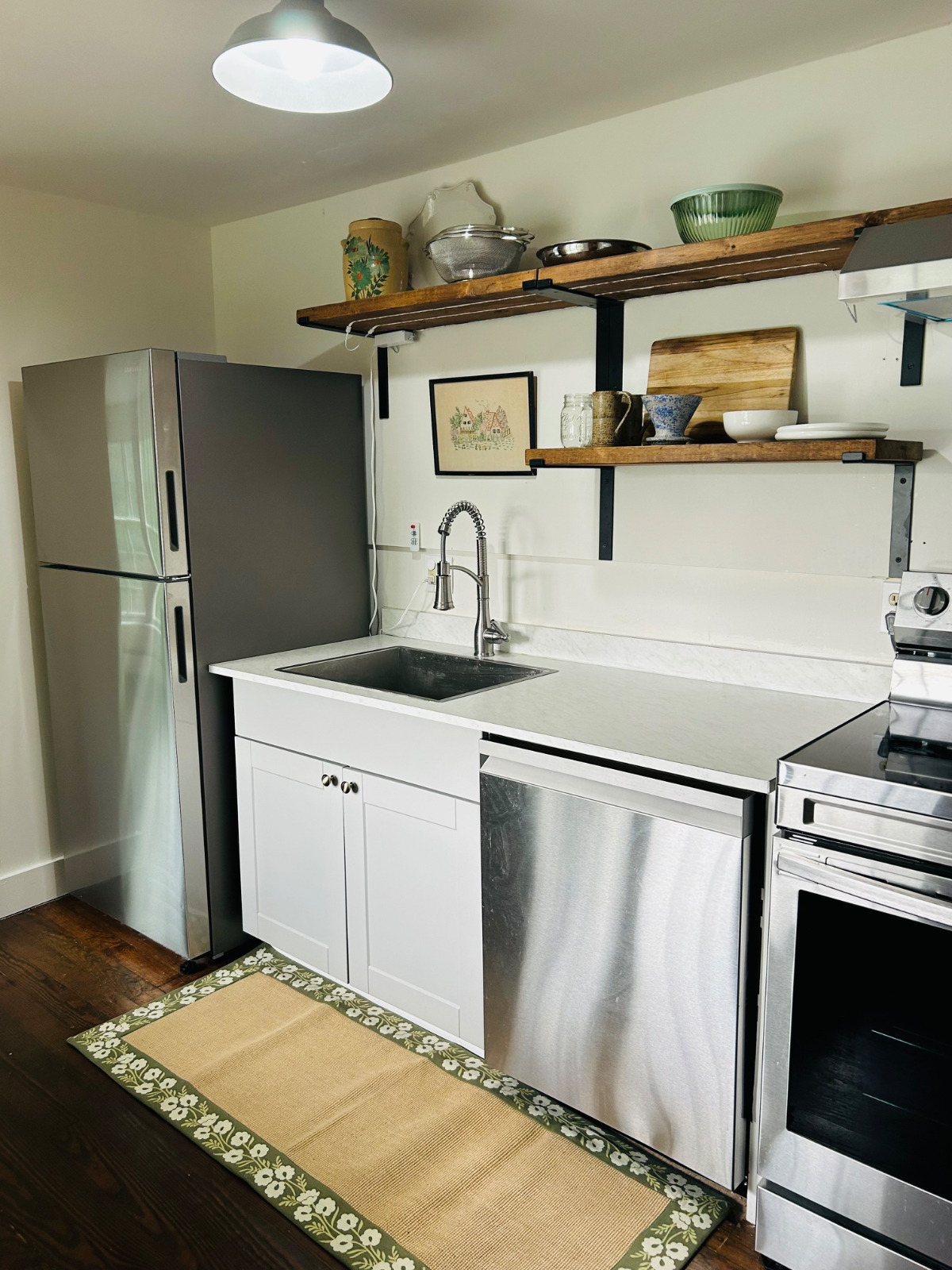 Beautiful Quechee Main St Apartment with Views - Photo 10