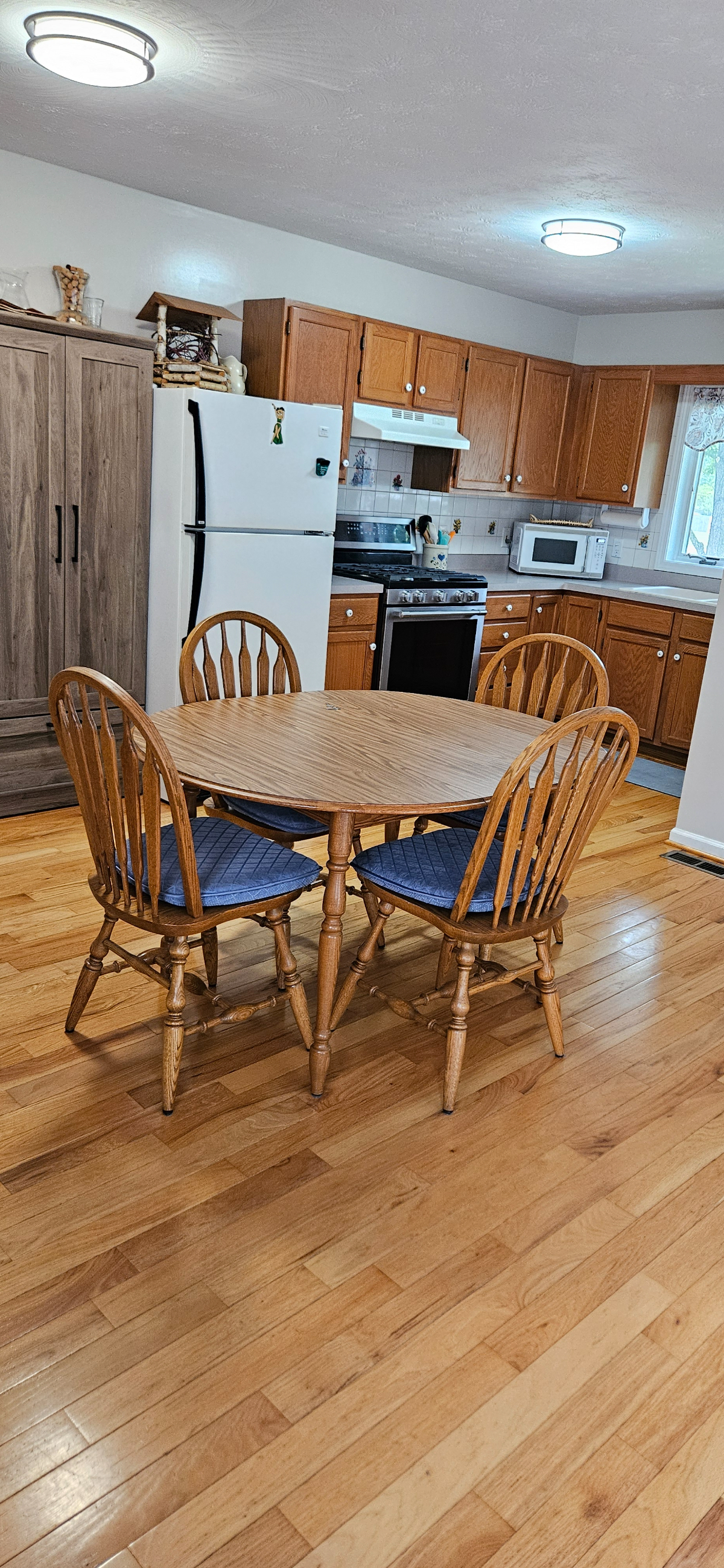 Quiet, Light - Filled One Bedroom Colonial Apartment -  Private Patio, Minutes from Hospitals and Sh - Photo 6