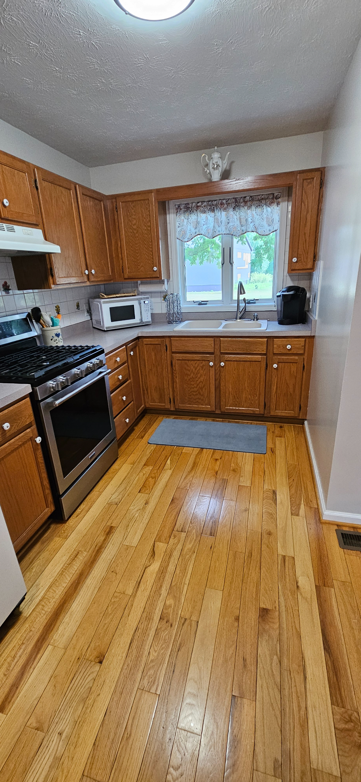 Quiet, Light - Filled One Bedroom Colonial Apartment -  Private Patio, Minutes from Hospitals and Sh - Photo 9