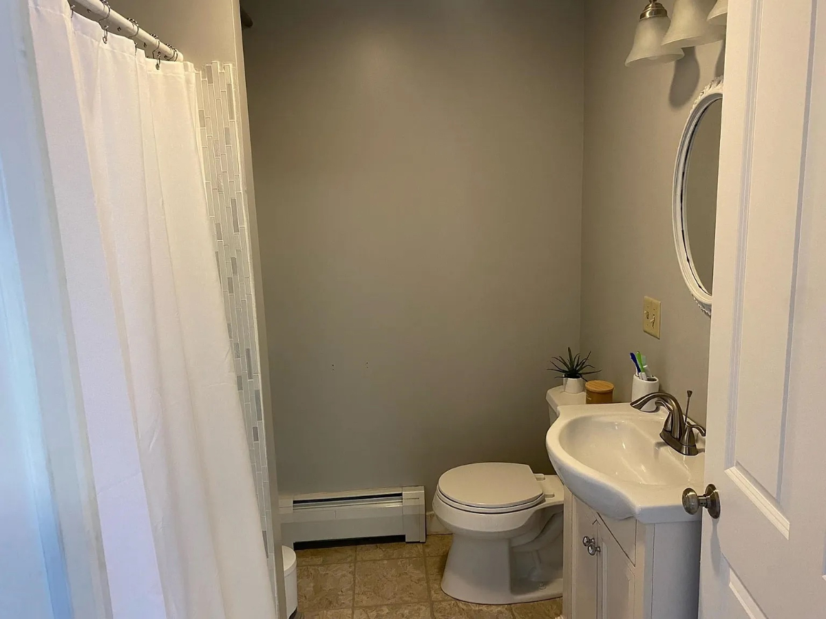 Lovely riverside apartment with all new amenities in great location - Photo 7
