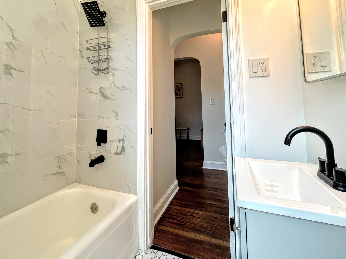 Large 2 Bedroom Apartment - Photo 6