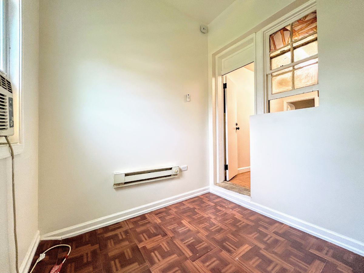Large 2 Bedroom Apartment - Photo 12