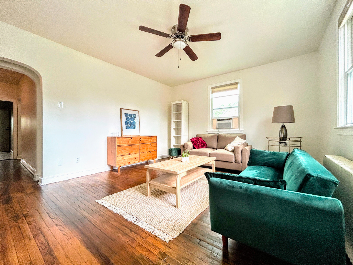 Large 2 Bedroom Apartment - Photo 2