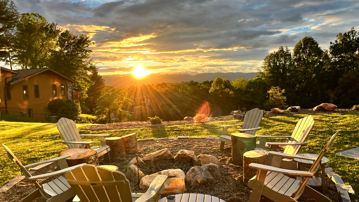Sunrise & Sunset Views - Hot Tub - Fire Pit - Quiet - Convenient - Photo 5