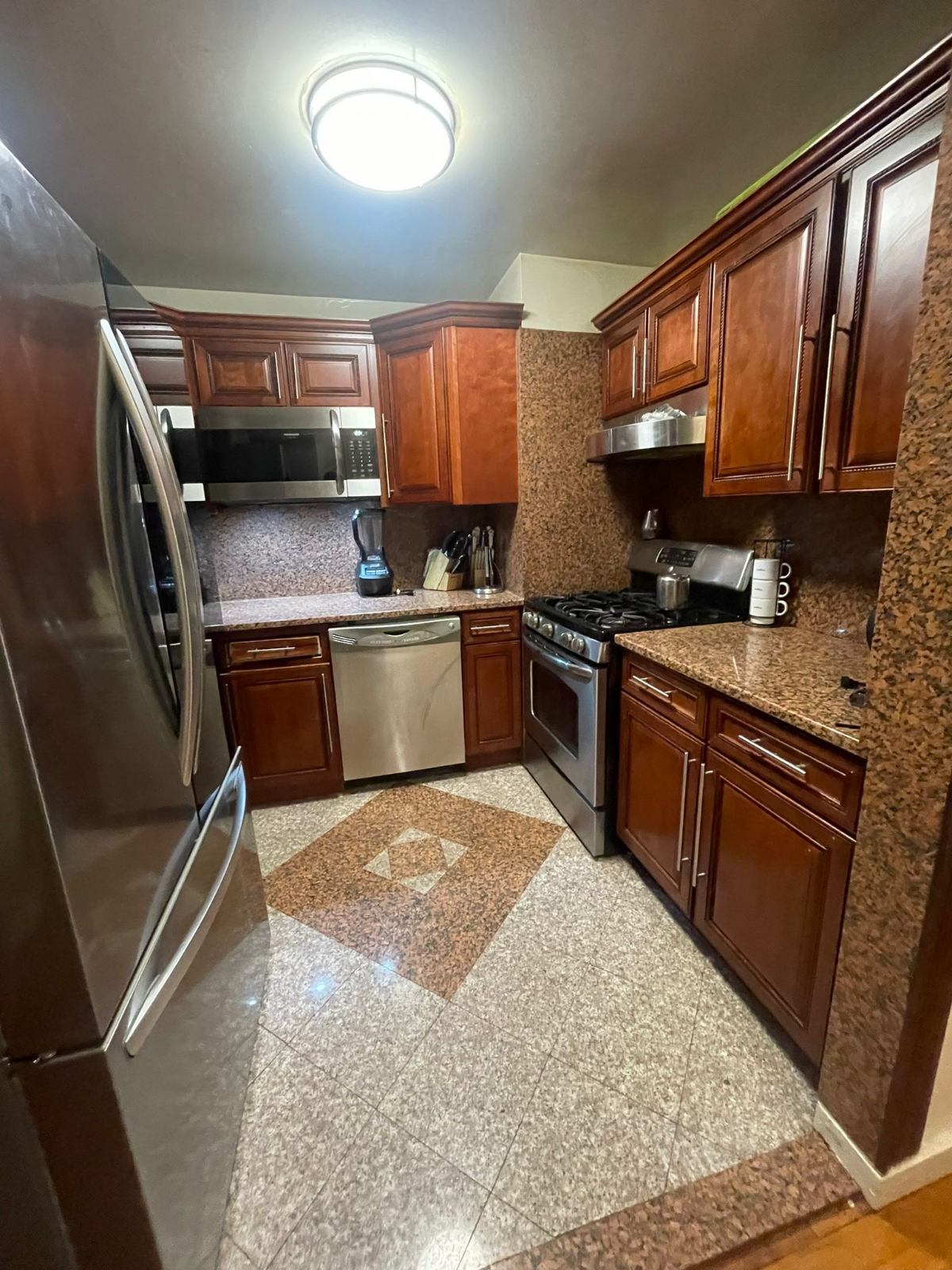 Nice private unit with parking space - Photo 4