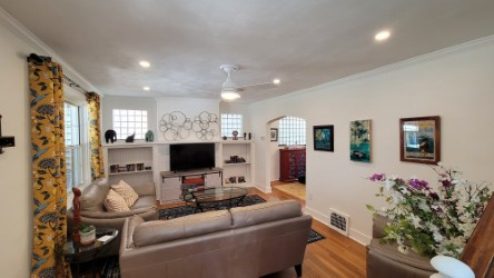 Brookline Bungalow - Photo 3