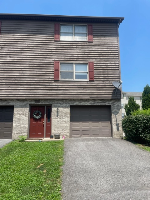 recently renovated/ comfy-cozy/ perfectly located - Photo 1