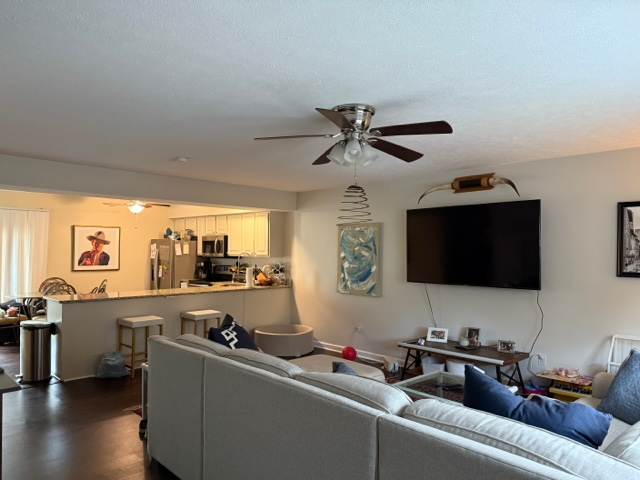 recently renovated/ comfy-cozy/ perfectly located - Photo 4