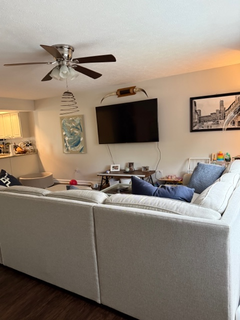 recently renovated/ comfy-cozy/ perfectly located - Photo 5