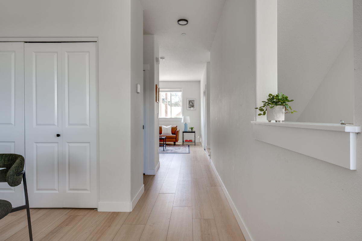 Modern 2BR/2.5BA & Garage / Walk to Old Mill, Ideal for Travel Nurses & Remote Workers - Photo 5