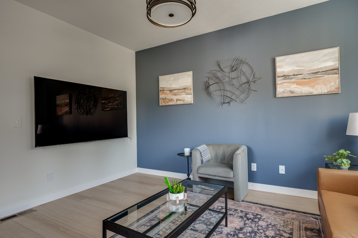 Modern 2BR/2.5BA & Garage / Walk to Old Mill, Ideal for Travel Nurses & Remote Workers - Photo 3