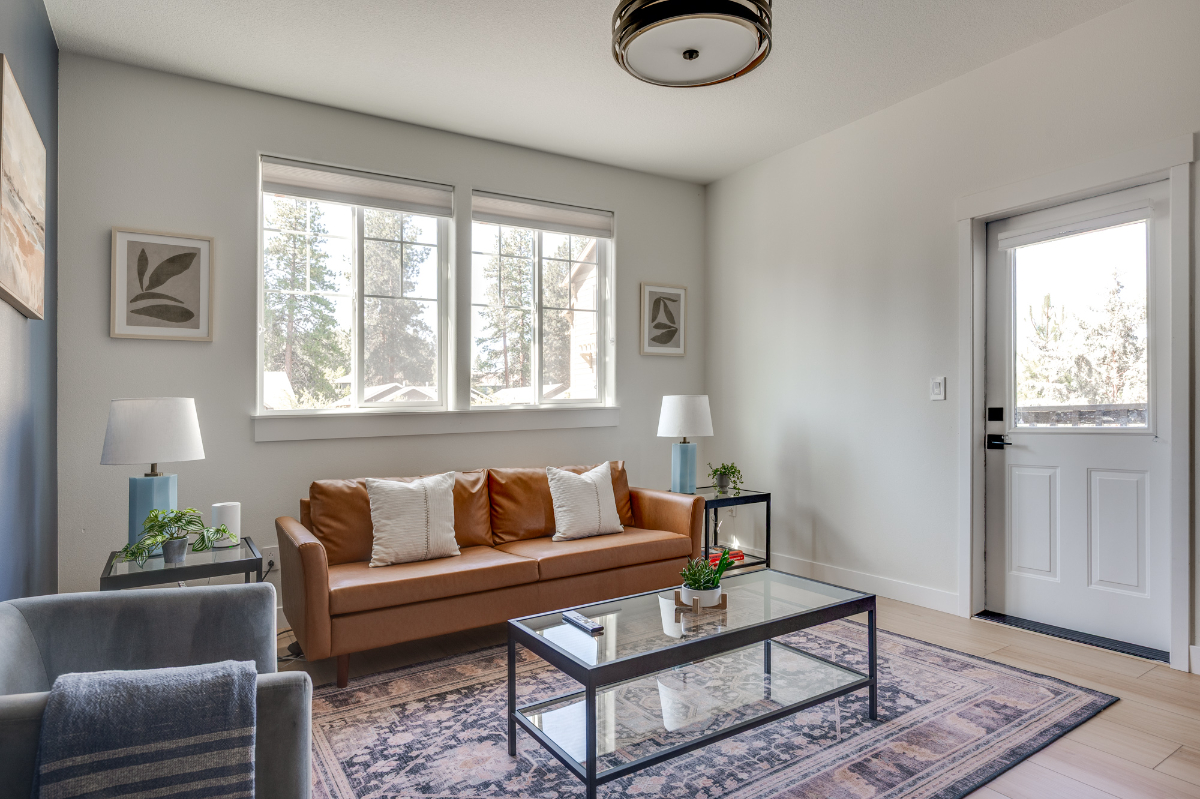 Modern 2BR/2.5BA & Garage / Walk to Old Mill, Ideal for Travel Nurses & Remote Workers - Photo 4