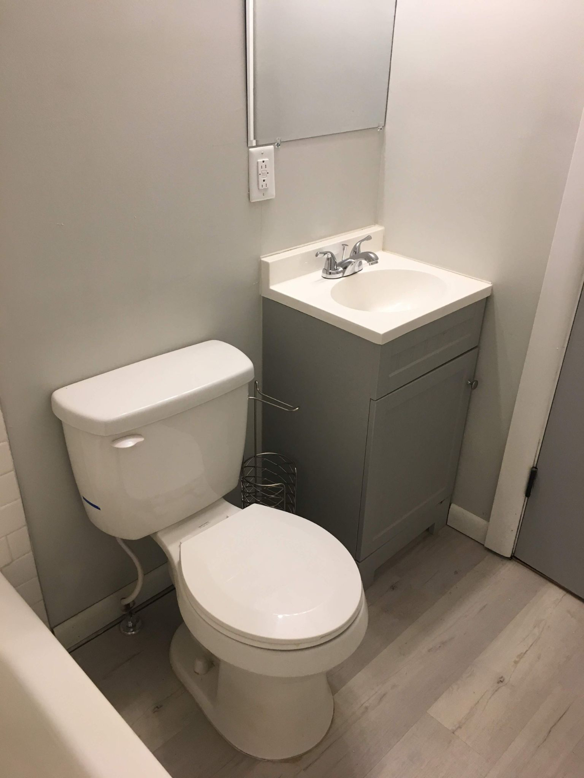 Modern Suite with Ensuite Bath - Prime Location - Photo 4